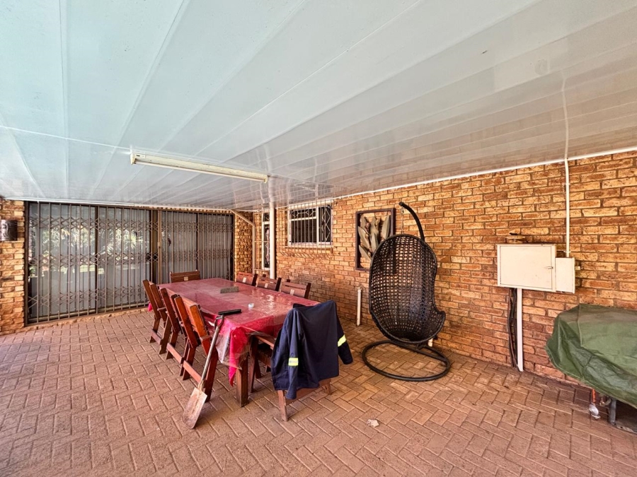 4 Bedroom Property for Sale in Flamwood North West